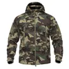 Pelle Soft Shell Giacca tattica militare da uomo Giacca a vento impermeabile Cappotto invernale caldo Camouflage con cappuccio Camo Abbigliamento militare 2201126848345