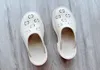 Европейская обувь. Полутапочки Baotou с логотипом Dongdong и толстой подошвой. Нескользящая универсальная пляжная обувь в коробке.