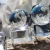 Les sphères de quartz claires protègent optiquement la pierre l'énergie de l'anxiété les hautes intentions le cristal de guérison