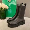 Schwarze, klobige Plateaustiefel mit gestapelten Stollen und halbhohen Stiefeln aus Leder, kurze Stiefel mit niedrigem Absatz, Martin-Stiefel, strapazierfähige Luxus-Designermarken für Damenfabrikschuhe