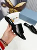 Högkvalitativa designer genomskinliga tofflor för kvinnor sandaler förlängda spetsiga mule mode bekväma platta skor storlek 35-41
