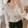 Vintage v-hals flare mouw polka dot vrouwen blouse shirts elegante front knoppen slanke taille ruches vrouwelijke blusas 6602 50 210427