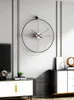 壁の時計MEISDセルフ接着時計大きな錬鉄製の金属室のサイレントキッチンの装飾ホルロゲ取り外し可能なデザイン