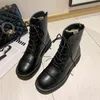 Bottes d'hiver en peluche chaudes femmes chaussures femme bottes en cuir noir solide femme à lacets bottines carrés talons bas plate-forme chaussures Y1105