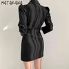 MATAKAWA Robe à col rabattu pour femmes Robe à boutonnage droit Boucle carrée Ceinture Trench Coat Robe Printemps Vestidos 210513