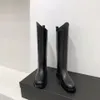 Siyah Kraliyet Kavisli Kenar Düşük Topuklu Uzun Boylu Boot Pürüzsüz Dolaşık Deri Deri Pull-On Badem Toes Diz-Yüksek Sürme Çizmeler Lüks Tasarımcılar Kadınlar için Markalar Ayakkabı Fabrika Ayakkabı