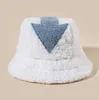 Appa wiadro kapelusz jagnięce wełna zima ciepłe czapki wędkarskie Faux futro strzałka symbol drukowane wiadro kapelusz mężczyźni kobiety przypływ płaskie czapki GC593