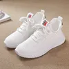 2021 Mens Kadınlar için Süper Hafif Nefes Koşu Ayakkabı Spor Örgü Siyah Beyaz Pembe Gri Rahat Çiftler Sneakers Boyutu 35-41 WY01-F8801