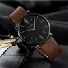 Reloj Watch男性の防水ウルトラ薄石クォーツ時計男性ファッションシンプルな黒人男性腕時計男性の腕時計モントトルホム