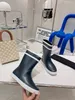 Luxurys Designers Femmes Bottes de pluie Angleterre Style imperméable Welly Caoutchouc Eau Pluies Chaussures Bottines Bottines Taille