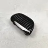 Ett par E81 enstaka huvor för ena linjen för BMW 1-serie E87 Glossy Black Car Kidney Bumper Grille 2004-2007