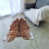 Sika Hjort Skin Område Golv Rug Imitation Animal Pelt Shape Handgjord Velvet Läder Carmert 220301