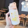 La dernière tasse de café au lait en plastique pour bébé de 16,3 oz en plastique, paille intégrée, tasse d'eau portable à l'épreuve de drop avec de nombreux styles d'impression, soutenez le logo personnalisé