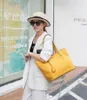 حقيبة نسائية مصممة فاخرة العلامة التجارية حقيبة يد أنثى كبيرة 2021 أزياء السيدات بو الجلود العلوية مقبض حقيبة حقيبة الكتف الأكياس الأكياس 25