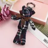 Kluczowe pierścienie Kreatywny tkaninę w kratę Niedźwiedź Pluszowy zabawka Katowiska Tower Teddy Bear Lalk Wiselan Bor Bag Doll Charm Brelkain G230210
