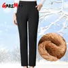 Winter warme fluwelen broek vrouwen dikke broek met hoge taille elastische middelbare leeftijd moeder stretch rechte broek plus size 210428