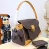 3-teiliges Set Mittelalte Unterarmtasche Schulter-Crossbody-Tasche Frauen Briefdruck Handtasche Samll Münzgeldbörse Alte Blumen-Geldbörse 7586