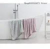 Asciugamano Corallo Peluche Ispessimento Bagno Invernale Assorbente Ondulazione a Righe Pianura Cotone Cationico Capelli Secchi Bagno di Grandi Dimensioni