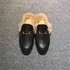 Designer-Damen-Fell-Hausschuhe, Princetown-Loafer, Leder-Pantoletten, schwarze Metallketten-Slipper, Samt mit Schnallen-Pantoletten