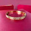 Diamond Bangle Vrouwelijke RVS Schroef Paar Liefde Armband Heren Mode-sieraden Valentijnsdag Cadeau voor vriendin Accessoires Met Pochette Bijoux