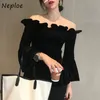 Neploe Chic Sexy Slash Neck Spalla Camicia senza spalline Fungus Slim Fit Manica svasata Velluto Camicetta da donna Tinta unita Femme Blusas 210423