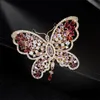 2021 Fashion Pink Crystal Butterfly Broscher Luxury Suit Pin Elegant Temperament Zirconia Brosch Smycken för kvinnor