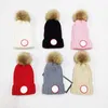 Moda Kadın Tasarımcılar Şapka Bonnet Kış Beanie Örme Yün Kapaklar Artı Kadife Kap Skullies Pom Beanies Şapkalar