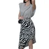 Vrouwen Elegante Casual Gray Mouwloos Geplooid Shirt Zebra Patroon Print Onregelmatige Asymmetrische Korte Potlood Rok T3044 210514