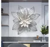 Modern Luxo Ferro Forjado Pendurar Flores 3D Mural Mural Casa Livingroom Adesivo De Parede Artesanato El Club Ornament Decoração 210414