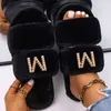 Kobiety Fluffy Flip Flops Pearl List Faux Fur Slajdy Kobiet Eleganckie Kapcie Outdoor Luksusowe Designer Futro Sandals Casual Buty Y1206