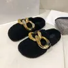 2021 Baotou tofflor läder metallkedja slitstarka platta sandaler kvinnor avslappnad storlek 35-41 hårigt gratis fartyg gelé basket skor retro luxurys designers