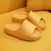 Chinelos para homens e mulheres usando solas grossas ao ar livre verão praia flip-flops