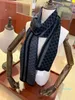 高品質のシルクスカーフ4季節のスカーフ男性と女性の長首のクローバースカーフ3色の箱で利用可能な3色