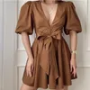 Vintage v-hals bruin vrouw jurk lantaarn mouw hoge taille sexy lente zomer casual solide bodycon a-line vrouwelijke mini jurken 210422