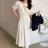 EWQ Women White Casual Sznurowanie Longring Długa Dress Square Collar Krótki Rękaw Puff Moda Wiosna Lato 2F0434 210510