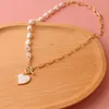 Kedjor Luxury Pearl Hollow Necklace Chain OT CLASP Hjärt Opal Pendant Fashion Jewelry for Women 2021 Trend Elegant Party Gift