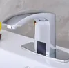 grifo automático para lavabo.