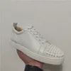 Lyxdesigner fritidsskor till salu Röd sula Låga toppar Platta Spikes Flats Svart Blå Mocka Silver Diamant Män Kvinnor Bal Bröllopssko Sneakers Med Dust Bag