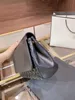 2021 Nya modetrendkvinnor handväskor högkvalitativa mode axelväska kvinnlig kedja stor kapacitet handväska fårskinn läder crossbo321q