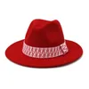 Fedora Hats 여성 남성 겨울 가을 넓은 가장자리가 리본 밴드 줄무늬가있는 펠트 된 모자 매혹적인 빨간 핑크 여성 남성 겨울 모자 새로운