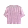 Zaピンクの夏の刺繍のシャツの女性の短いパフ袖のフリルかわいいトップ女性のファッションボタンアップフィット刺繍ブラウス210602