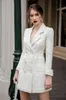 Femmes piste mode Sexy à manches longues Double boutonnage hiver célébrité blanc Blazer manteau Designer Outwear veste 210527