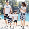 Kijk moeder dochter jurk kleding vader zoon t-shirt katoen regenboog gestreepte cartoon familie matching outfits 210417