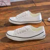 2021 Spring New Nad-Cut Track and Field Canvas Buty dla studentów kobiet Koreańska wersja All-Match Casual Japanese Sneakers Y0907