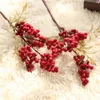 Dekorativa blommor kransar 5 grenar jul konstgjorda röda bär Holly bär träd heminredning för jul