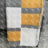 خريف الشتاء دافئ بطانية مصمم الكشمير رسالة مطبوعة شبكة شعرية أريكة شال