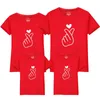 Ojciec Matka Baby Christmas Family Dopasowanie stroje Dominujące-dziecko Czerwony List Print T-shirt Krótki Rękaw Pullover Topy 210417