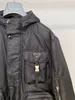 Erkek Ceketler Kış Tasarımcısı Pamuk Ceket Yüksek Kalite Geri Dönüşümlü Elyaf Naylon Çok Cep Zip dikiş Düz Tüp Gevşek Baskı YWDR