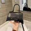 2022 Hot Lady Shopping Bags модные сумочки Женские сумки на плече высококачественный кросс -кузов на полухлун