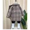 Jackor Barnkläder Outfits Baby Boys Plaid Woolen Långrockar Höst Vinter Bomull Polded Tjock Varma Överrockar Kids